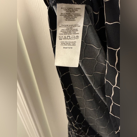 Ann Taylor geometric print blouse - Picture 4 of 4